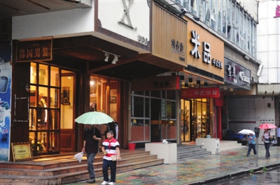 姚先生的韩国男装店概念位于珊瑚大楼后巷