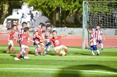 五彩足球(温州)青少年儿童足球对抗赛上演