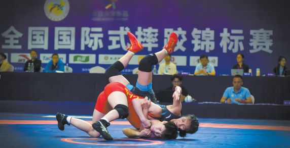 全国国际式摔跤锦标赛在温开战
